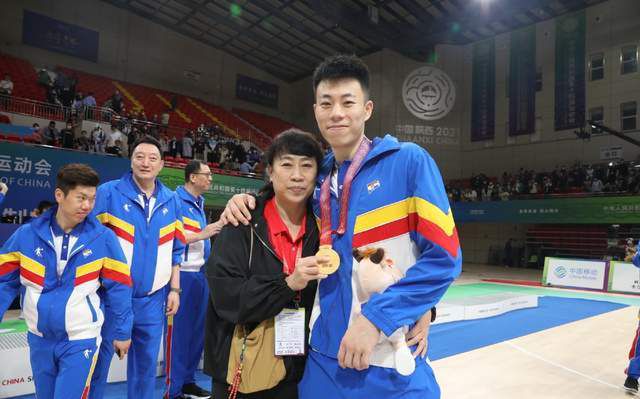 gay同性戒尺打屁股男男国产